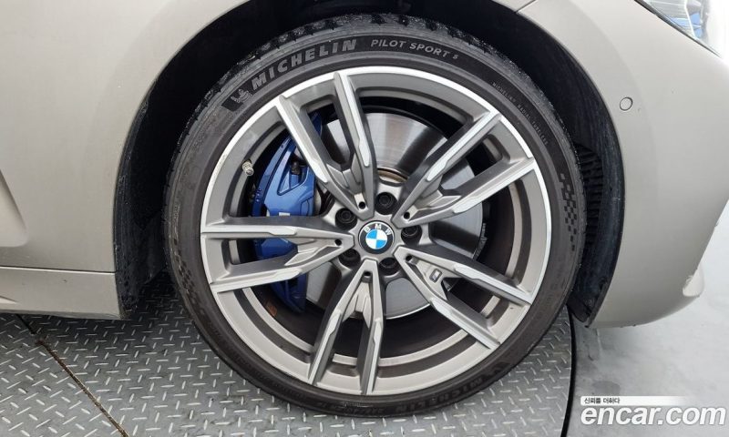 BMW 4-Series M440i xDrive Coupe