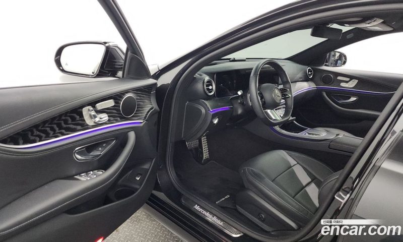 Mercedes Benz E-Class E220d 4MATIC AMG Line