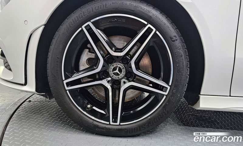 Mercedes Benz CLA-Class CLA250 4MATIC