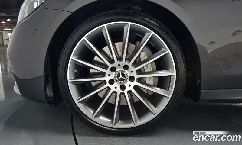 Mercedes Benz E-Class E350 4MATIC AMG Line