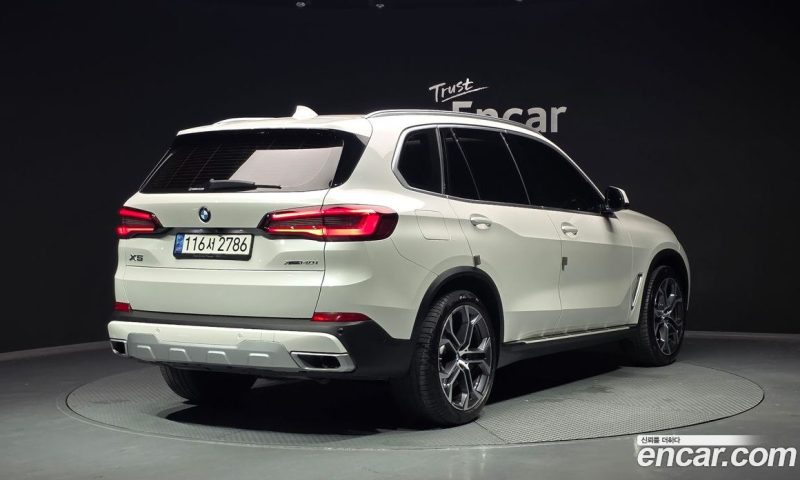 BMW X5 xDrive i40 xLine