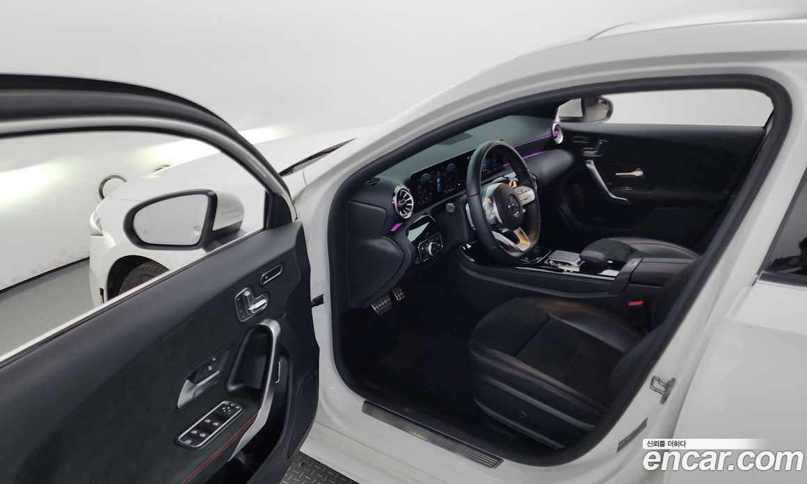 Mercedes Benz A-Class A250 4MATIC Sedan