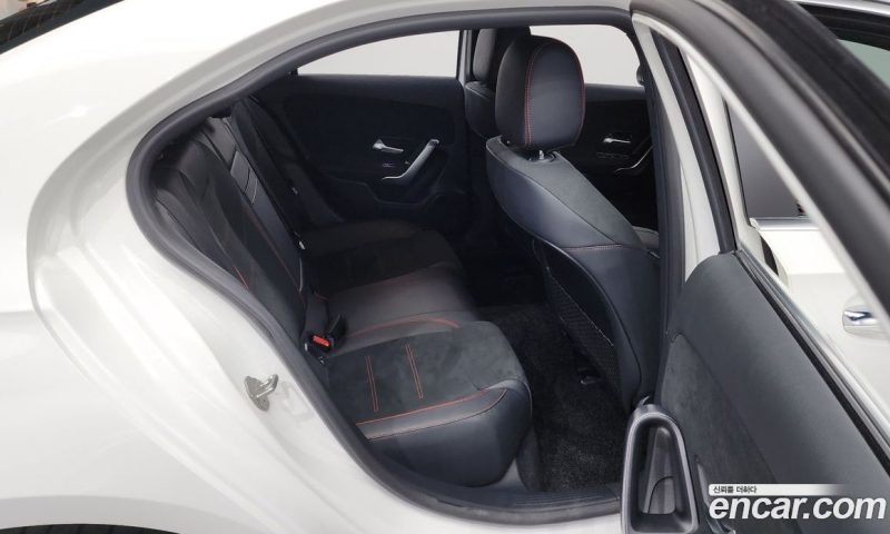 Mercedes Benz A-Class A250 4MATIC Sedan