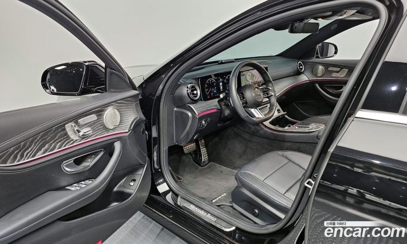 Mercedes Benz E-Class E350 4MATIC AMG Line