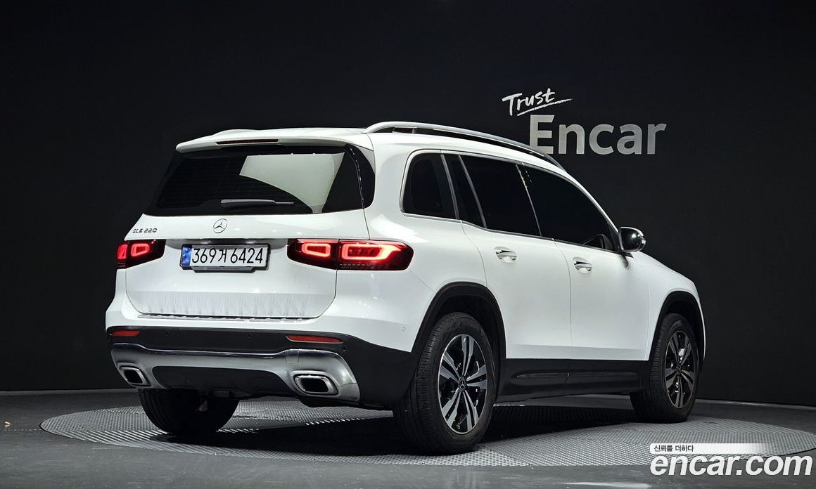 Mercedes Benz GLB-Class GLB220