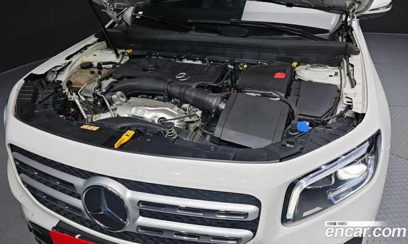 Mercedes Benz GLB-Class GLB220