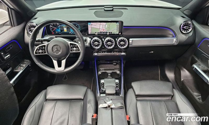 Mercedes Benz GLB-Class GLB220