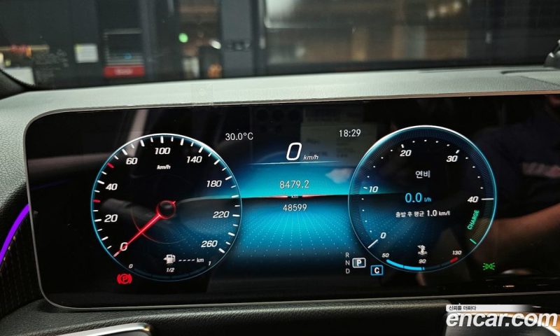 Mercedes Benz GLB-Class GLB220