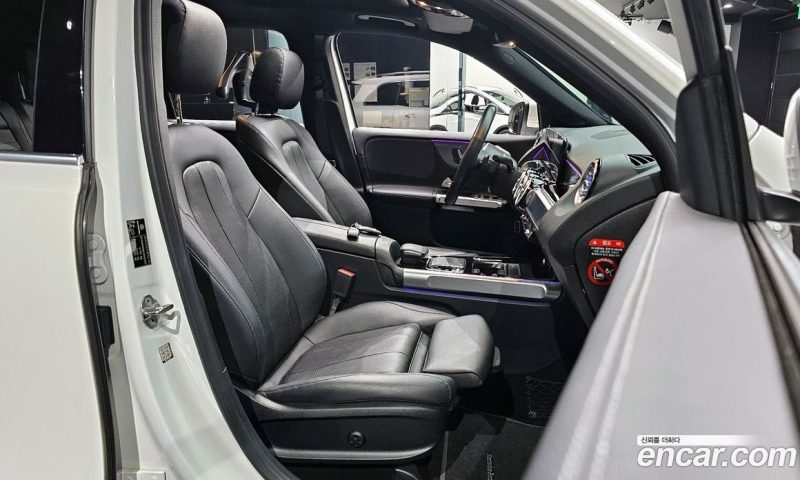 Mercedes Benz GLB-Class GLB220