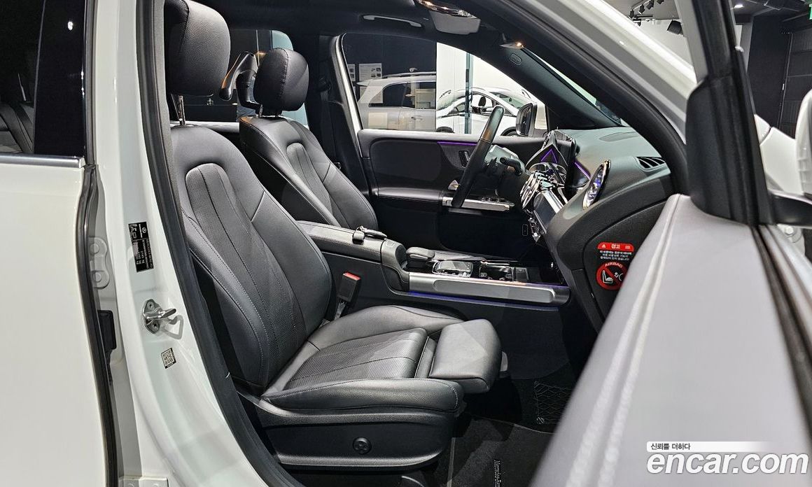 Mercedes Benz GLB-Class GLB220