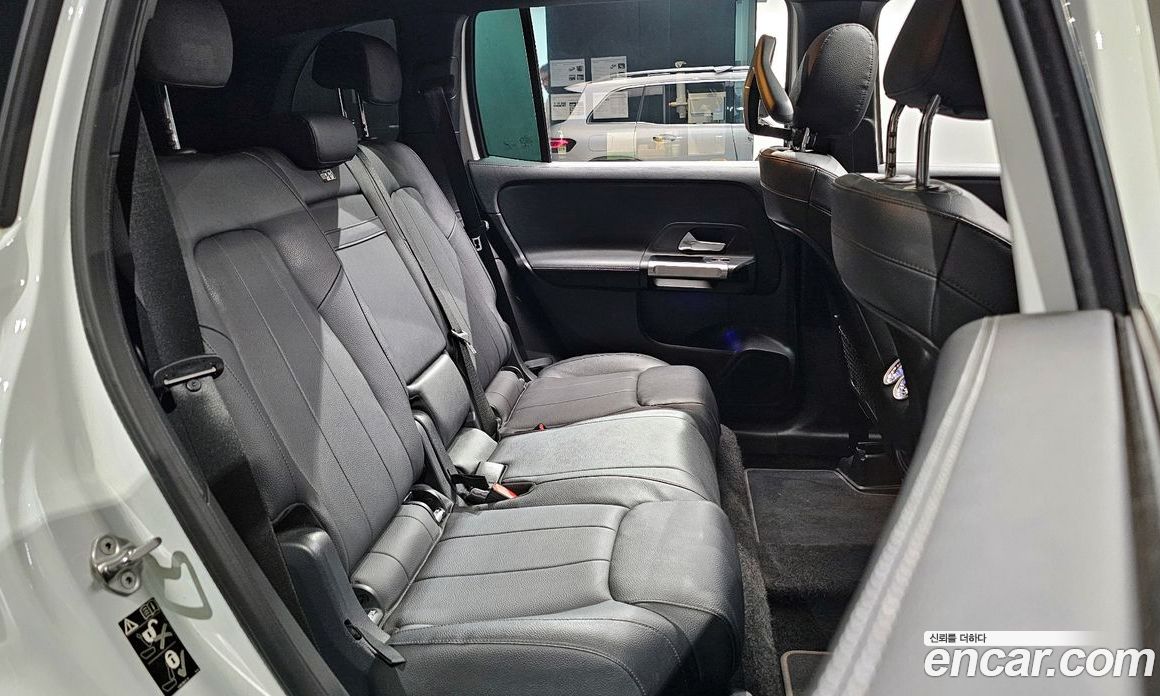 Mercedes Benz GLB-Class GLB220