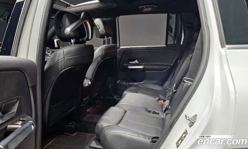 Mercedes Benz GLB-Class GLB220