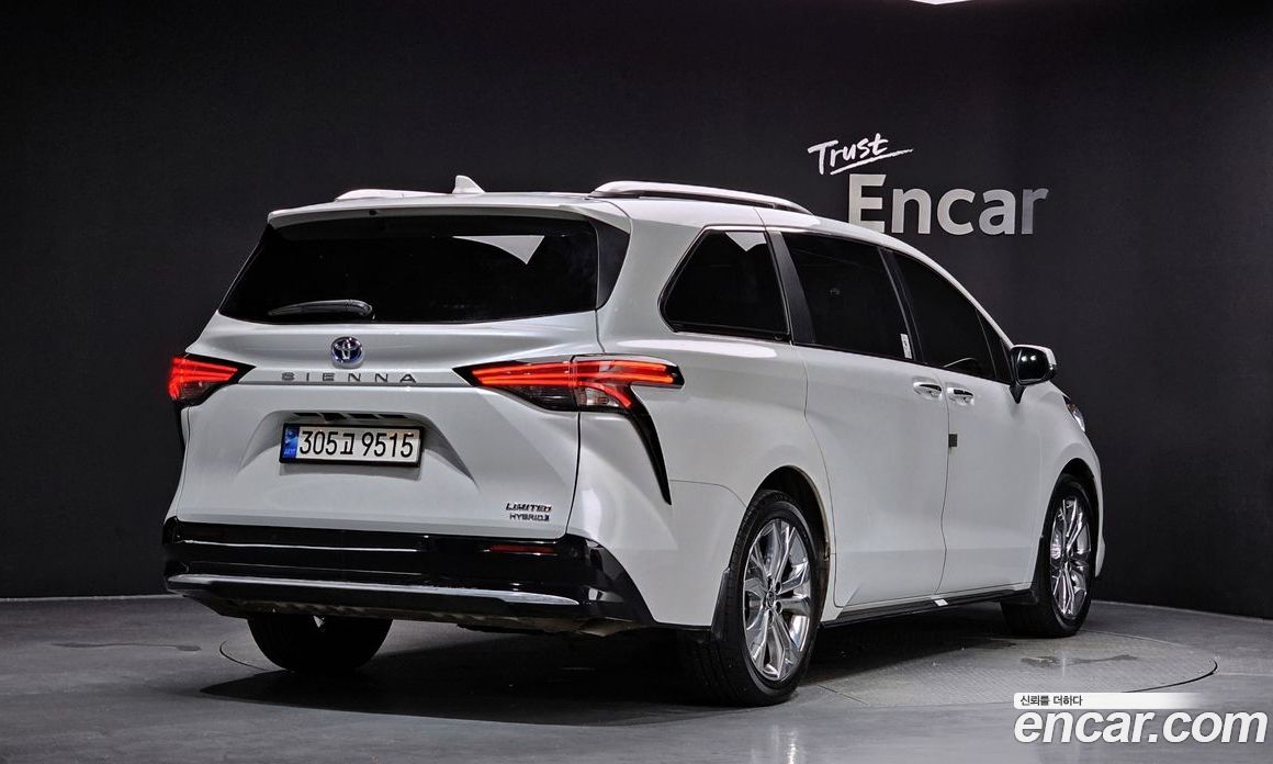 Toyota Sienna 2.5 Hybrid 2WD