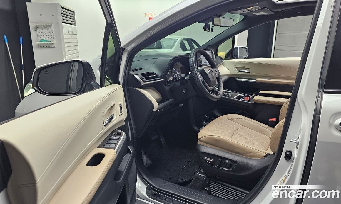 Toyota Sienna 2.5 Hybrid 2WD