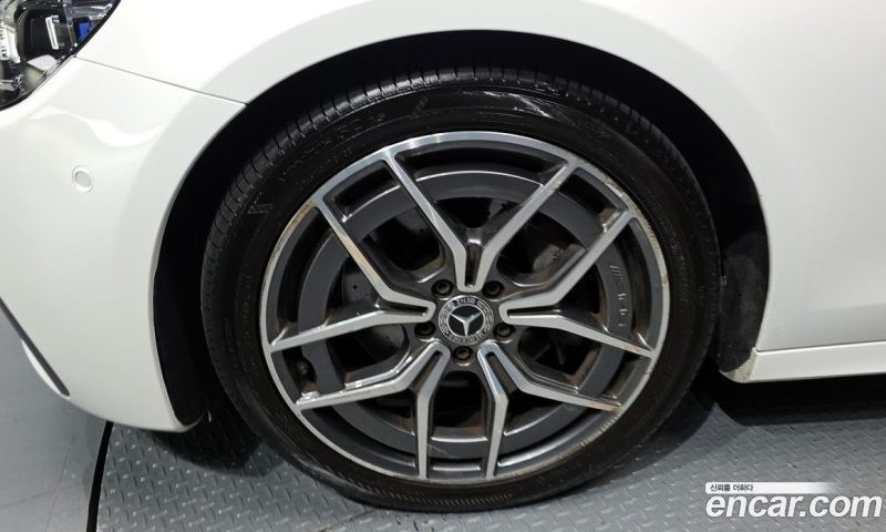 Mercedes Benz E-Class E220d 4MATIC AMG Line