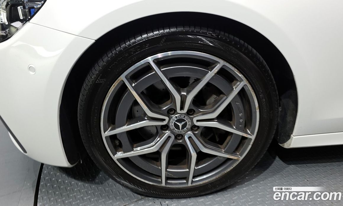 Mercedes Benz E-Class E220d 4MATIC AMG Line
