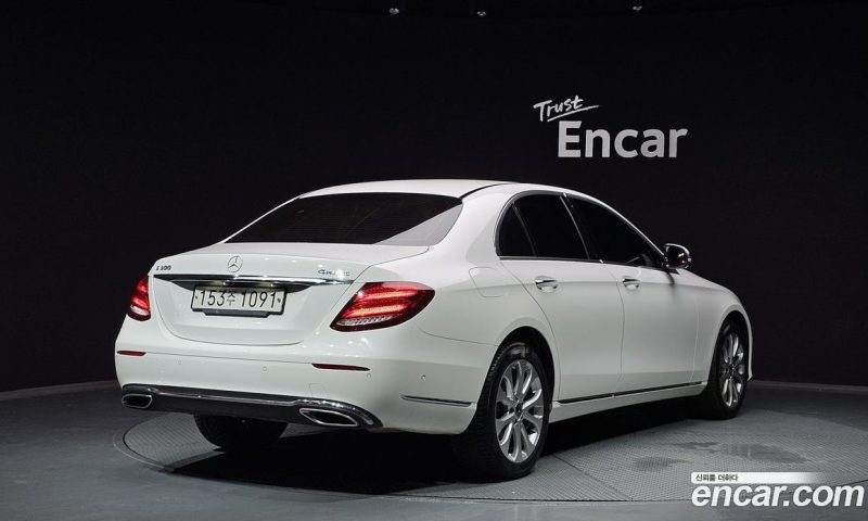 Mercedes Benz E-Class E300 4MATIC Exclusive