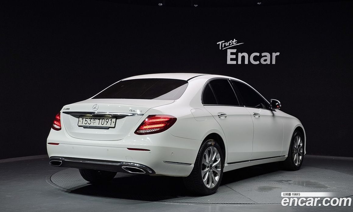 Mercedes Benz E-Class E300 4MATIC Exclusive