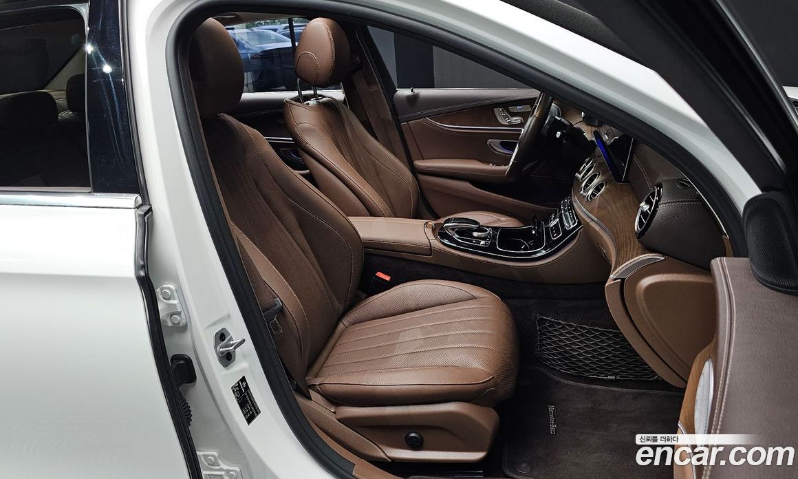 Mercedes Benz E-Class E300 4MATIC Exclusive