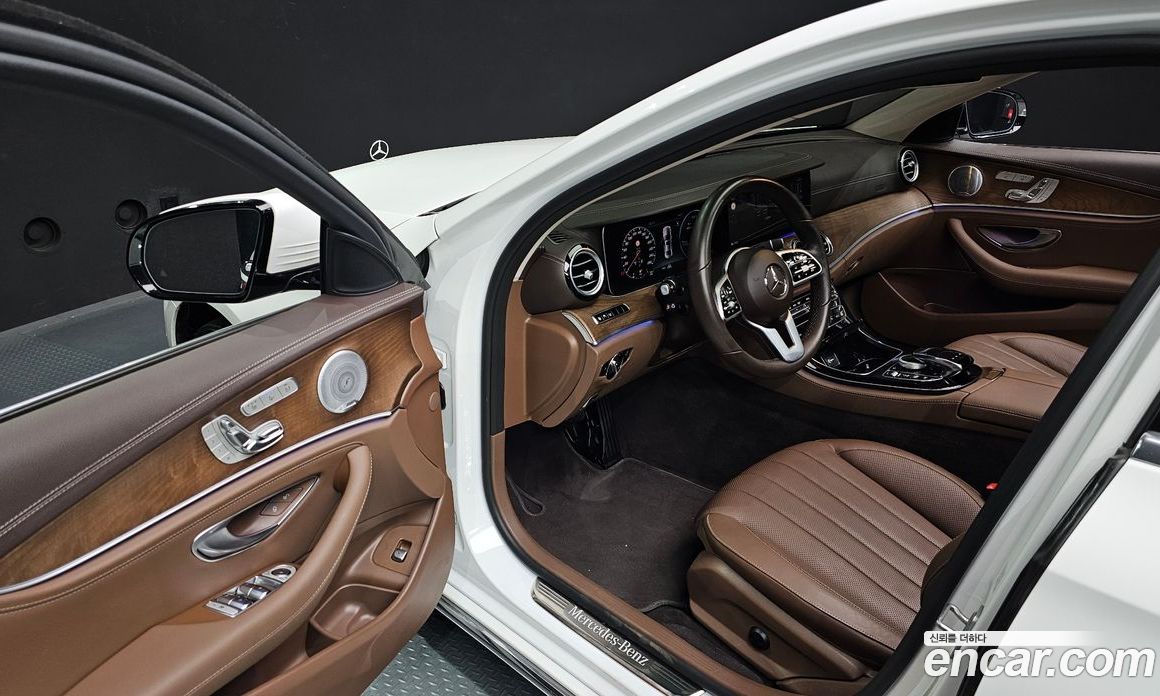 Mercedes Benz E-Class E300 4MATIC Exclusive