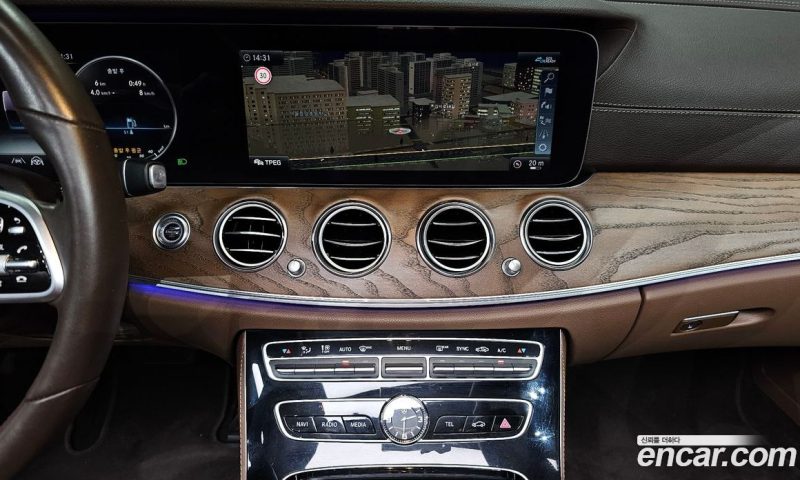 Mercedes Benz E-Class E300 4MATIC Exclusive