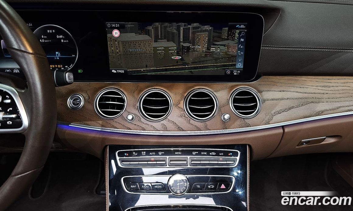 Mercedes Benz E-Class E300 4MATIC Exclusive