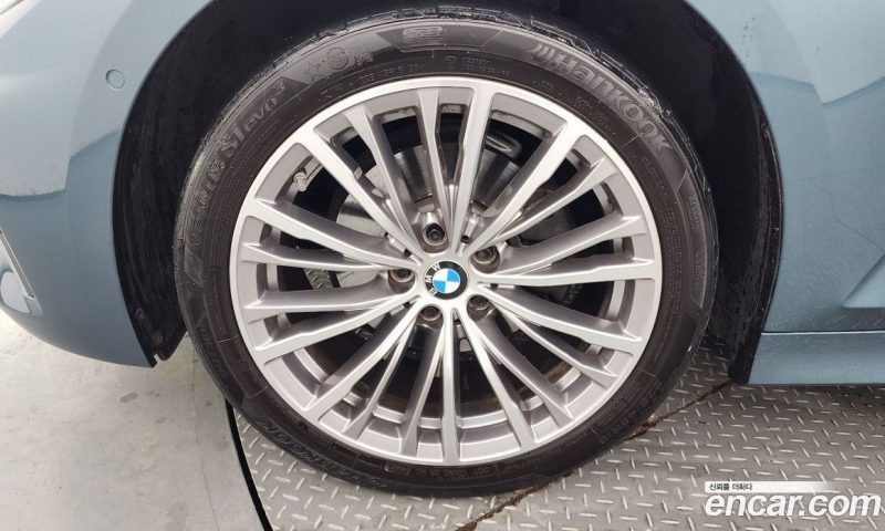 BMW 3-Series i320 Luxury