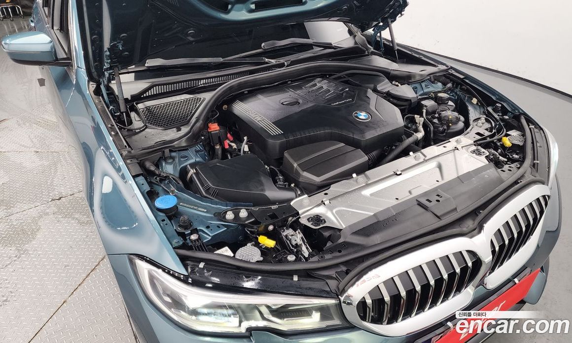 BMW 3-Series i320 Luxury