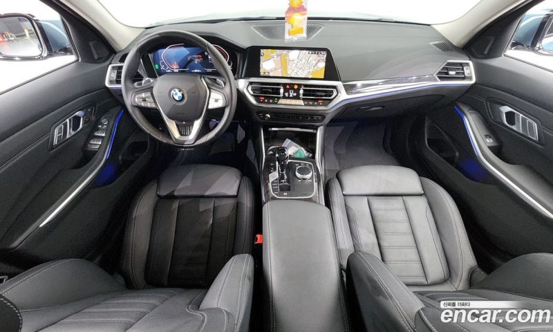 BMW 3-Series i320 Luxury