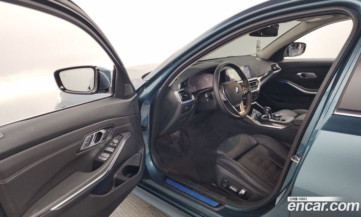 BMW 3-Series i320 Luxury