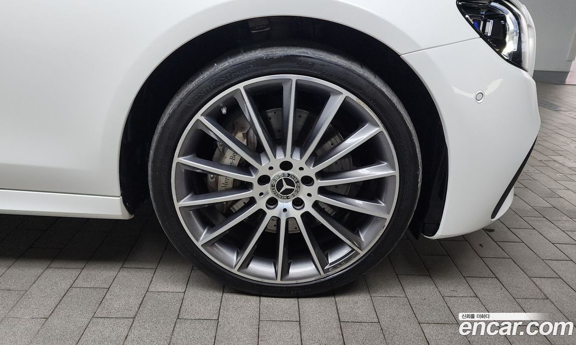 Mercedes Benz E-Class E350 4MATIC AMG Line