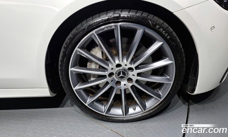 Mercedes Benz E-Class E350 4MATIC AMG Line