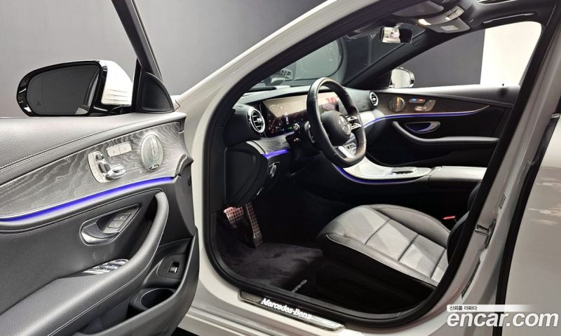 Mercedes Benz E-Class E350 4MATIC AMG Line