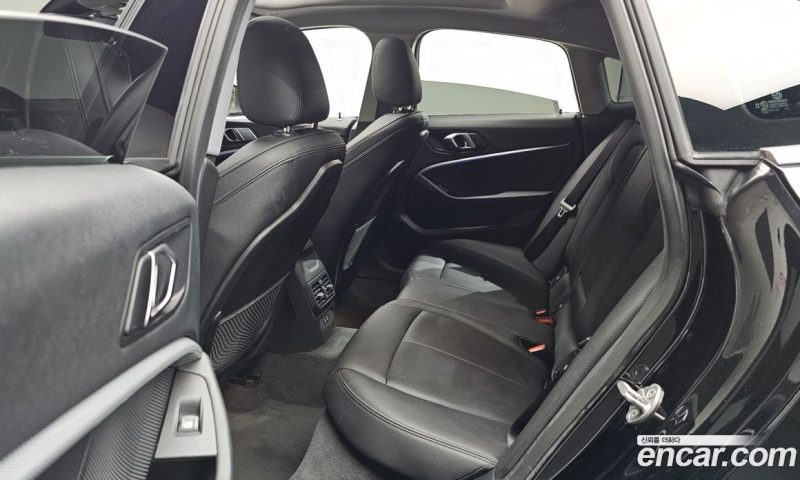 BMW 2-Series i220 Advantage
