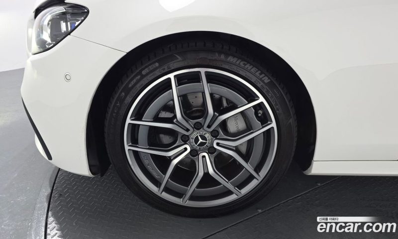 Mercedes Benz E-Class E220d 4MATIC AMG Line