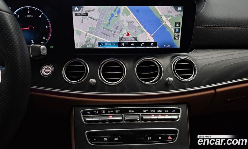Mercedes Benz E-Class E220d 4MATIC AMG Line