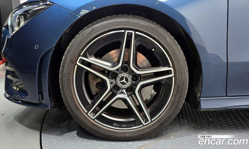 Mercedes Benz CLA-Class CLA250 4MATIC