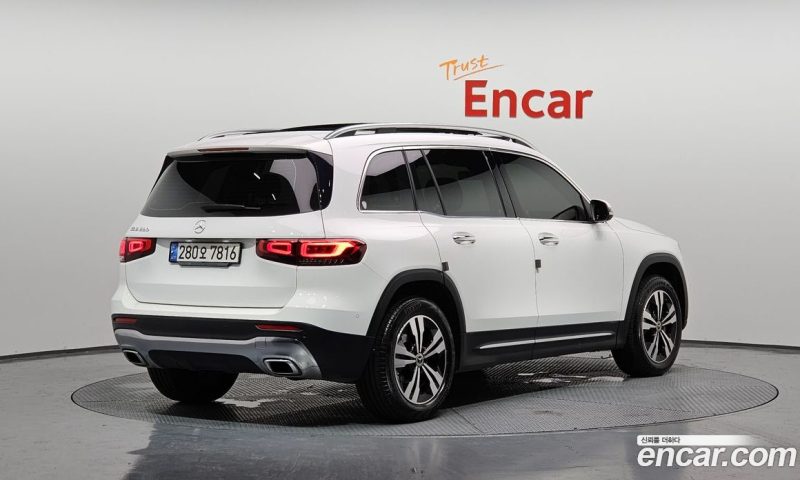Mercedes Benz GLB-Class GLB220
