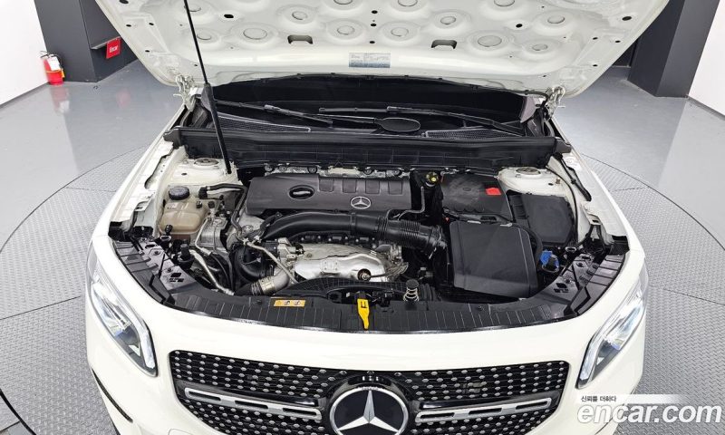 Mercedes Benz GLB-Class GLB220
