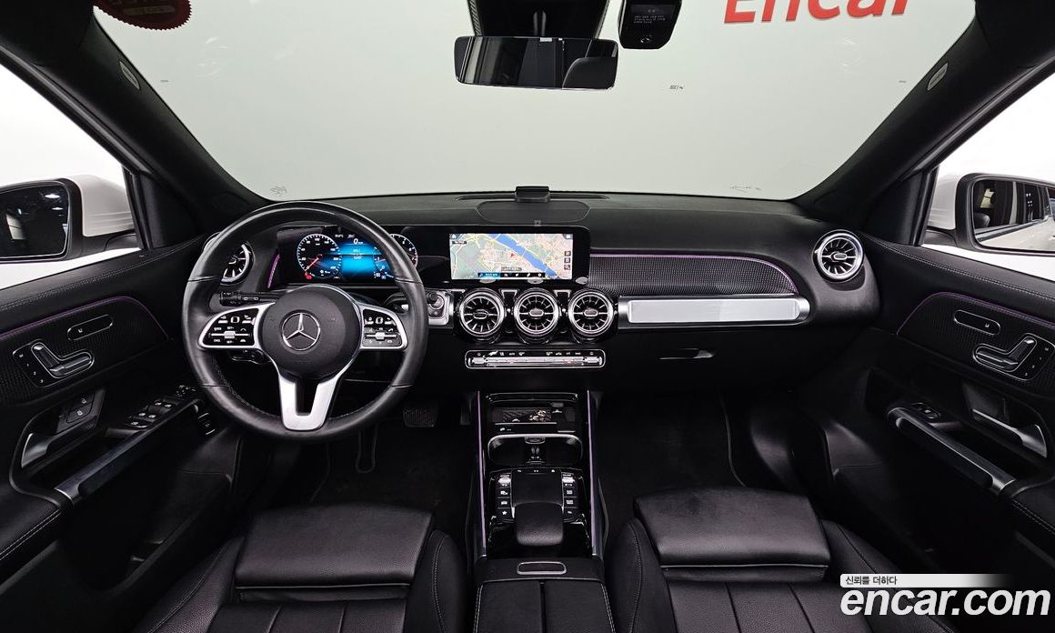 Mercedes Benz GLB-Class GLB220