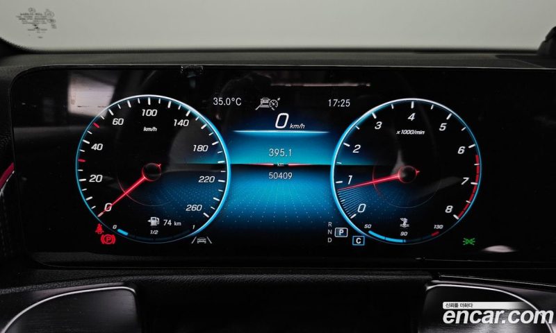 Mercedes Benz GLB-Class GLB220