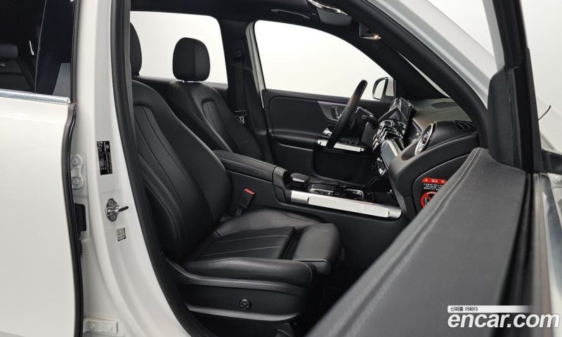 Mercedes Benz GLB-Class GLB220