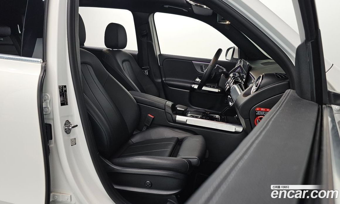 Mercedes Benz GLB-Class GLB220
