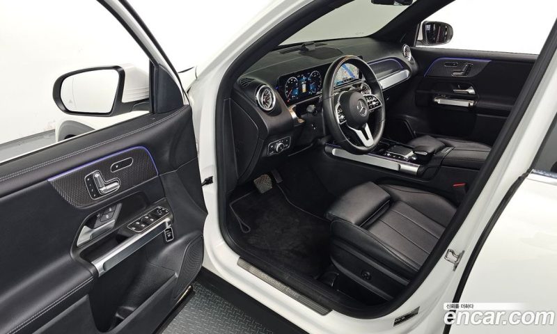 Mercedes Benz GLB-Class GLB220