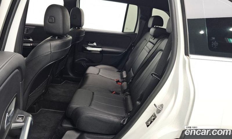 Mercedes Benz GLB-Class GLB220