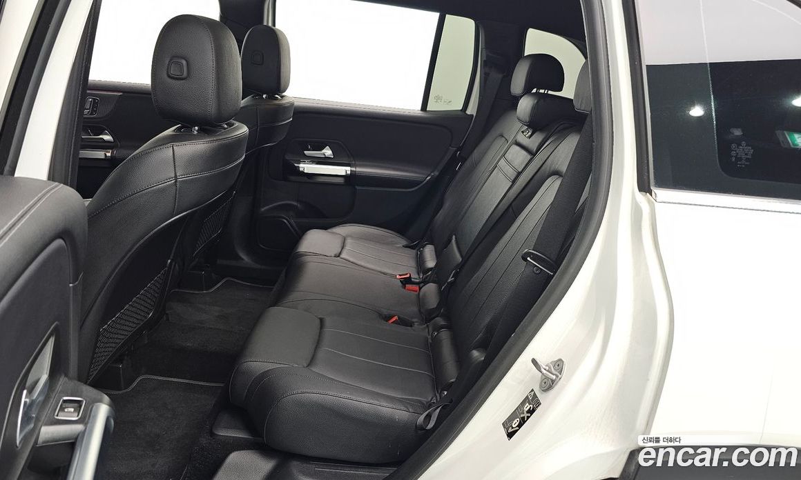 Mercedes Benz GLB-Class GLB220