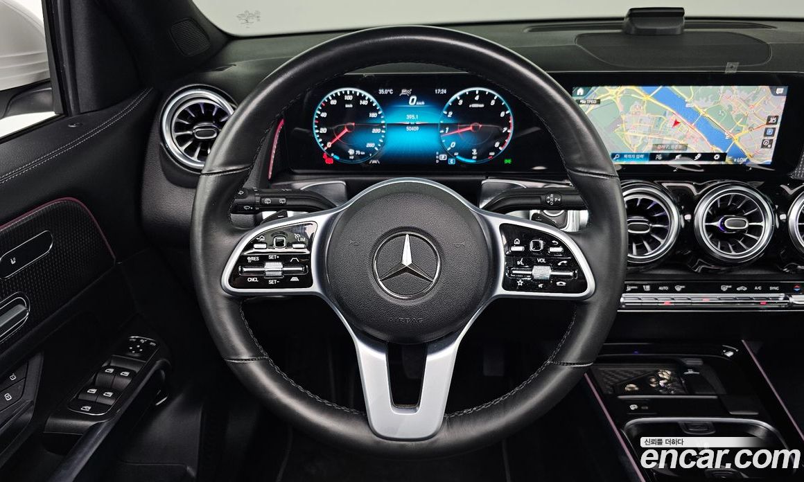 Mercedes Benz GLB-Class GLB220
