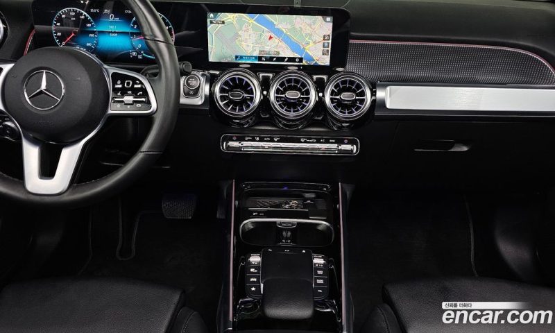 Mercedes Benz GLB-Class GLB220