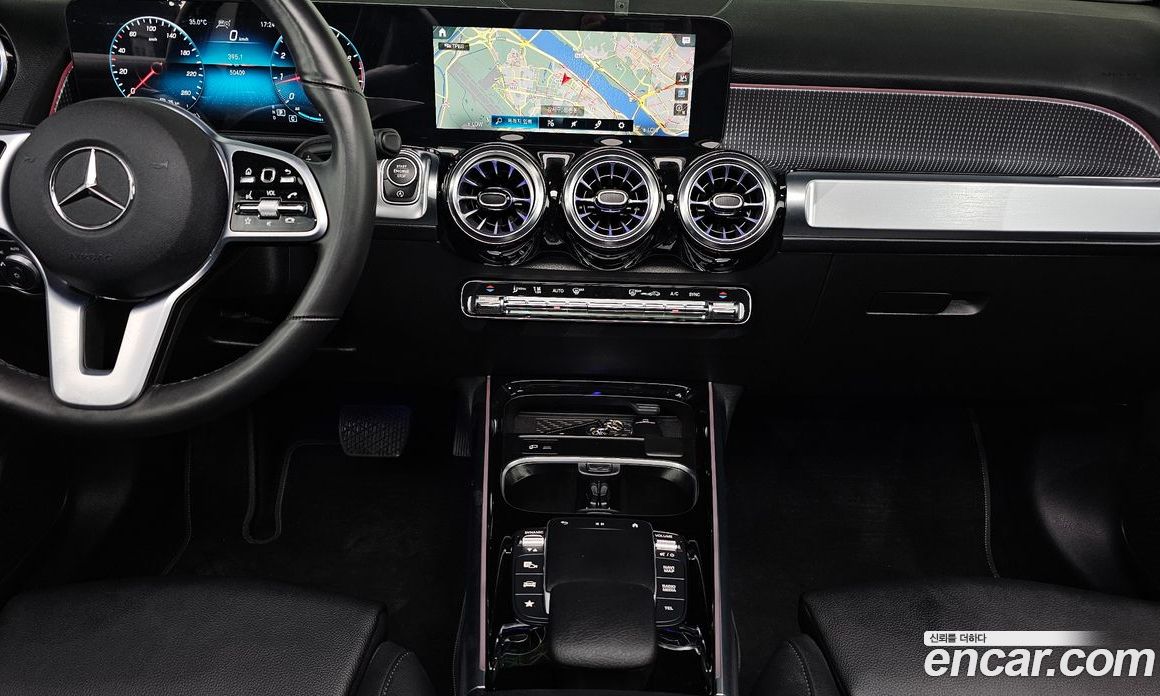 Mercedes Benz GLB-Class GLB220