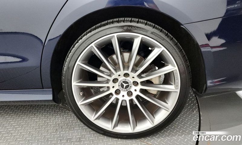 Mercedes Benz E-Class E350 4MATIC AMG Line Edition
